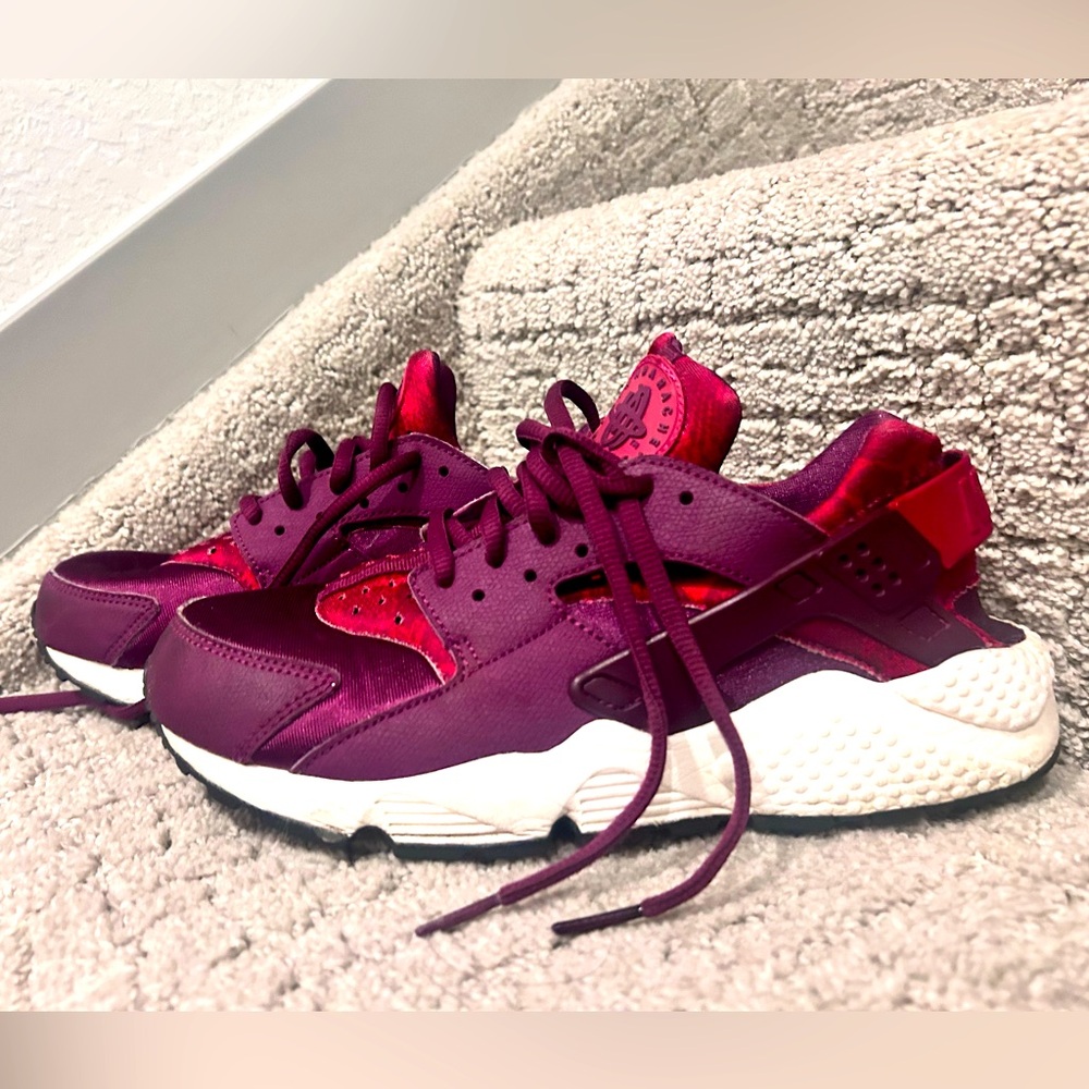 Purplesque’ huaraches